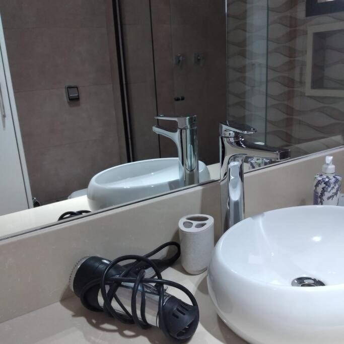 Apartamento Bem Localizado Em Pinheiros. *