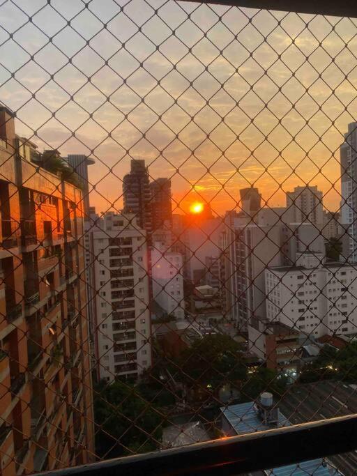 Apartamento Bem Localizado Em Pinheiros.