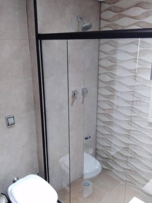Bem Localizado Em Pinheiros. Apartamento *